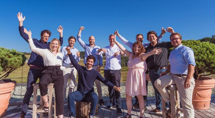 toute l'équipe de the service company au complet lors d'un teambuilding